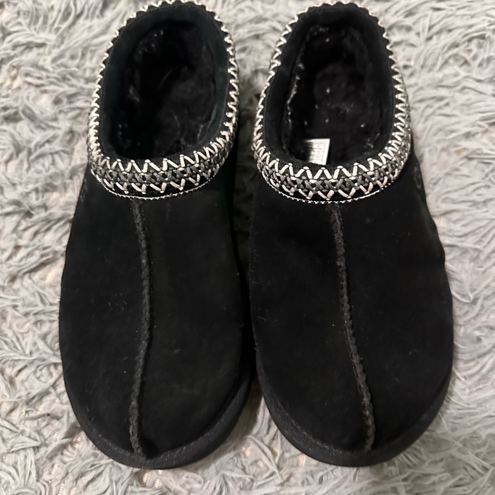 Black Ugg Tasmans